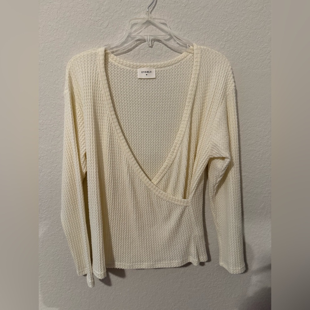 Everly Cream Textured V-Neck Blouse Sz M